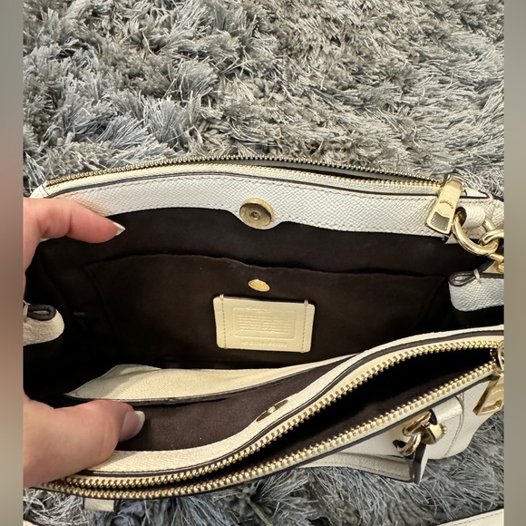 COACH Minetta Ivory Leather Crossbody purse - Picture 3 of 3